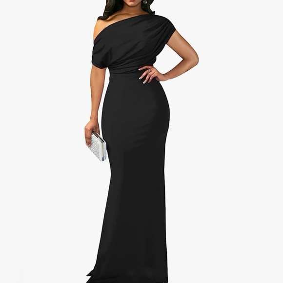Amazon Dresses & Skirts - Black gown (women’s XL)